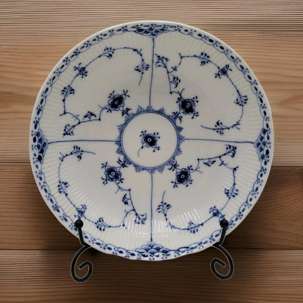 Royal Copenhagen Blue Fluted Half Lace Serving Bowl #512 1st quality